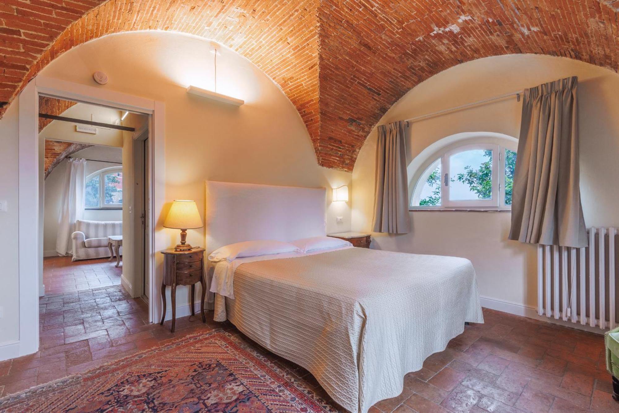 Hotel Villa Sermolli Борго-а-Буджано Экстерьер фото